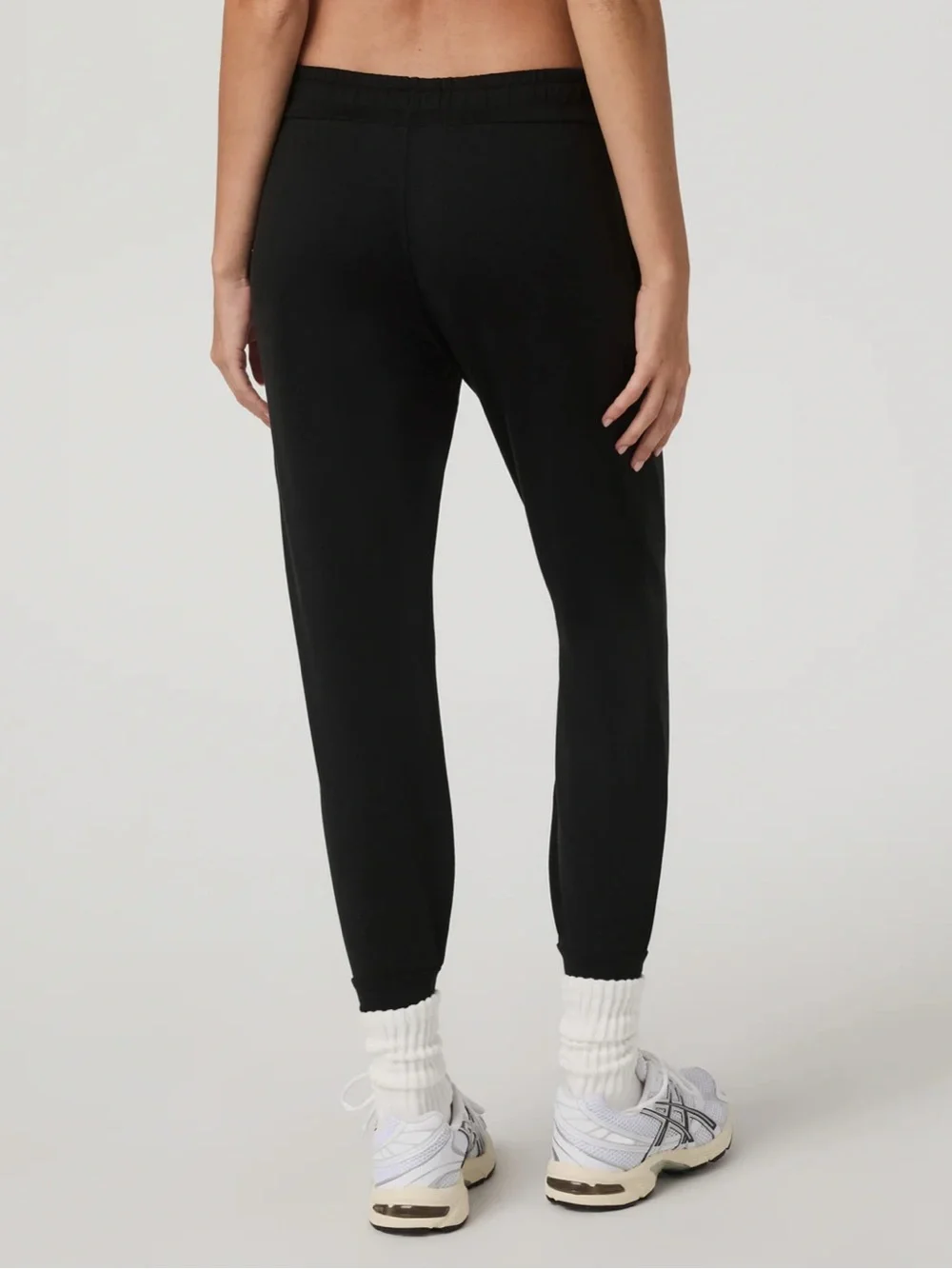 Vuori Performance Joggers - Picture 3 of 16